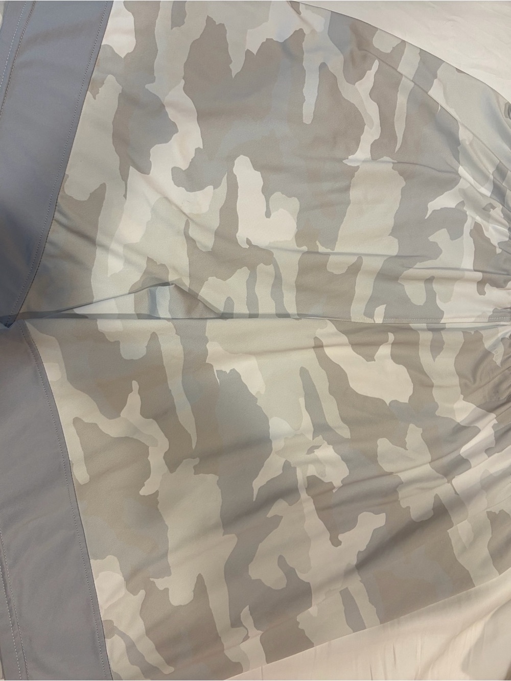 Under Armour Men’s White & Light Gray Camo Athletic Shorts - Picture 3 of 3